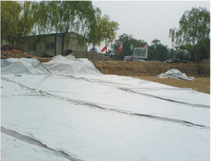 Geomembran Komposit HDPE 400GSM